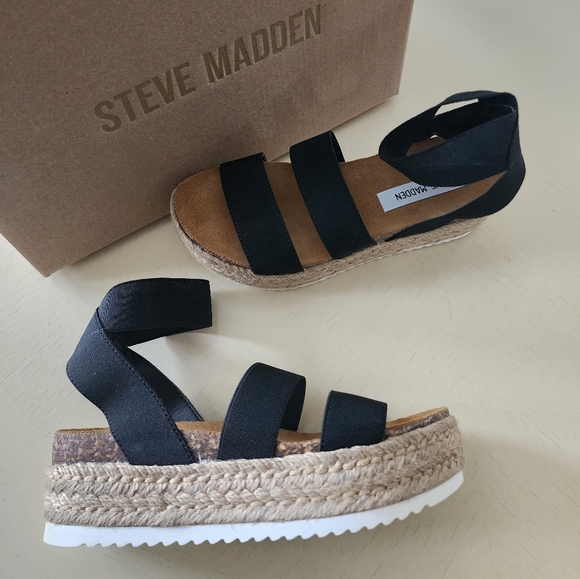 STEVE MADDEN STRAPPY SANDALS 🖤 - Picture 1 of 5